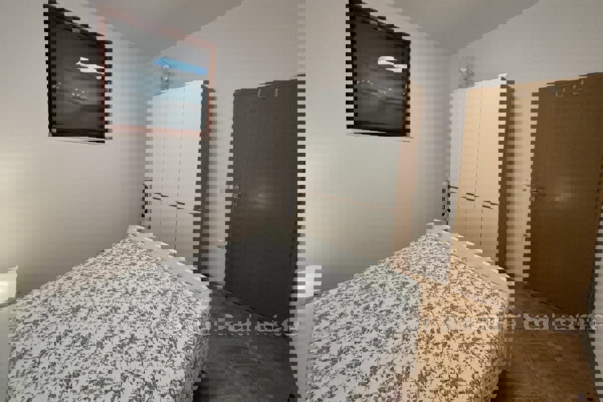 Comodo appartamento con tre camere da letto in posizione tranquilla