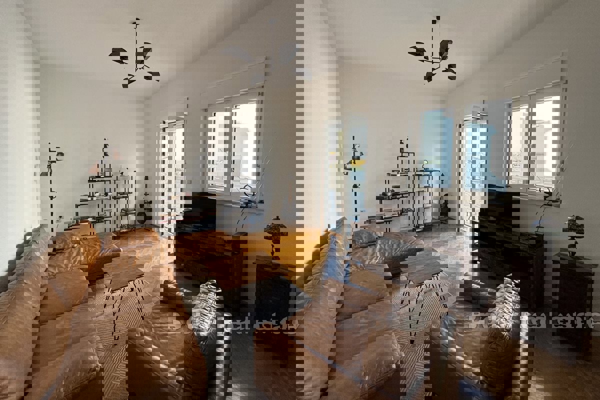 Comodo appartamento con tre camere da letto in posizione tranquilla
