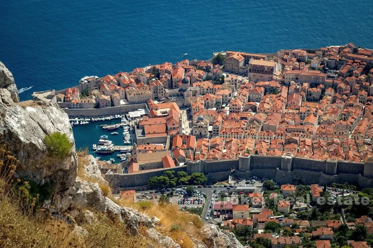 Casa esclusiva con quattro piani nelle immediate vicinanze del centro storico, Stradun