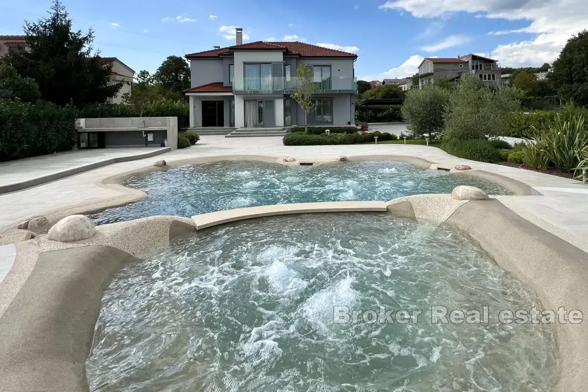 Villa di lusso in una zona tranquilla della città