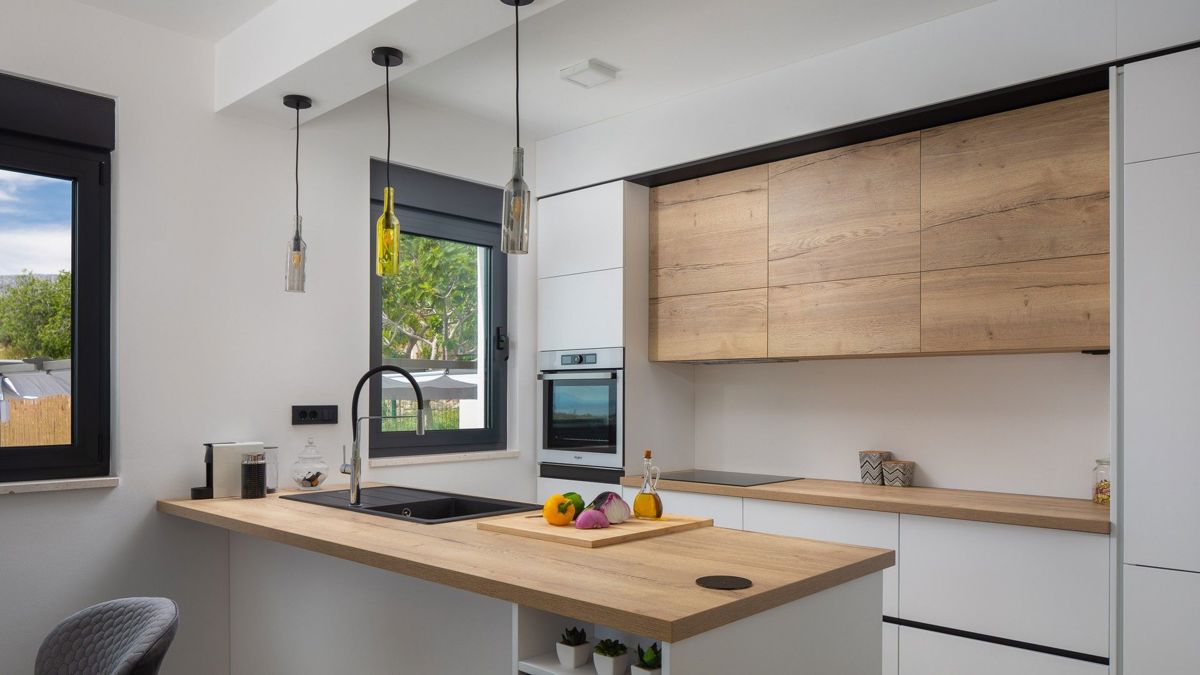 Villa familiare con ampio cortile e vista mare