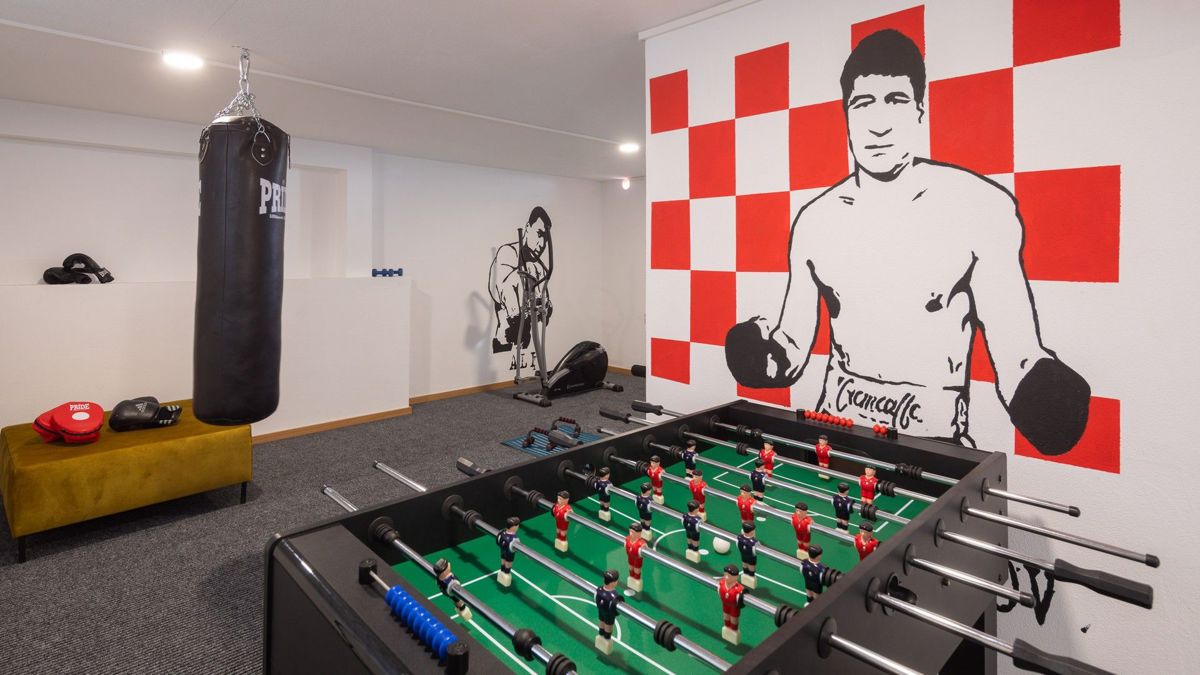 Villa familiare con ampio cortile e vista mare