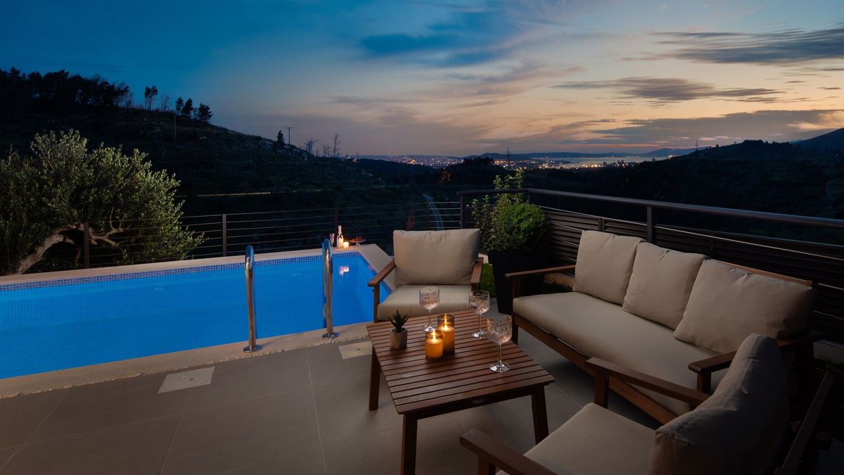 Villa familiare con ampio cortile e vista mare