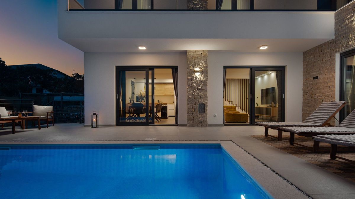 Villa familiare con ampio cortile e vista mare