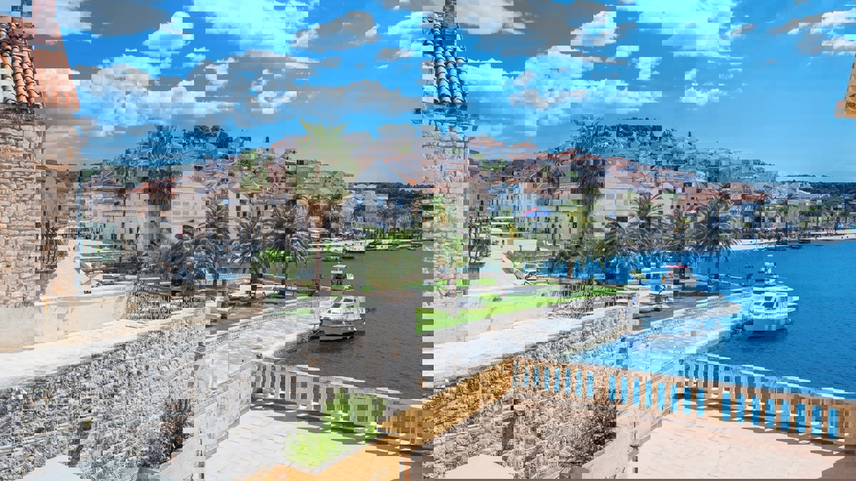 Eccezionale appartamento nel centro della città con terrazza e vista mare