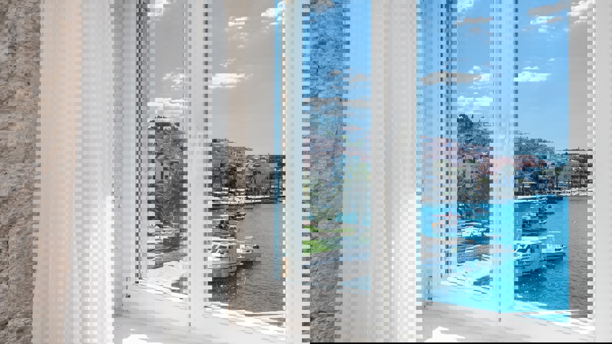 Eccezionale appartamento nel centro della città con terrazza e vista mare