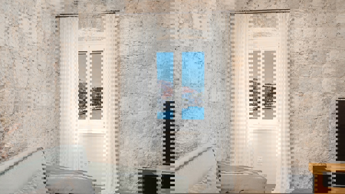 Eccezionale appartamento nel centro della città con terrazza e vista mare