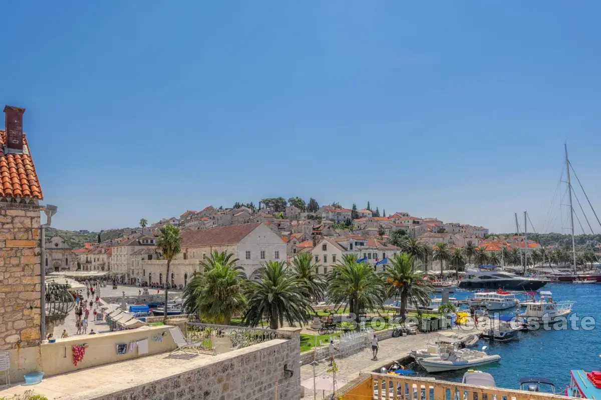 Eccezionale appartamento nel centro della città con terrazza e vista mare