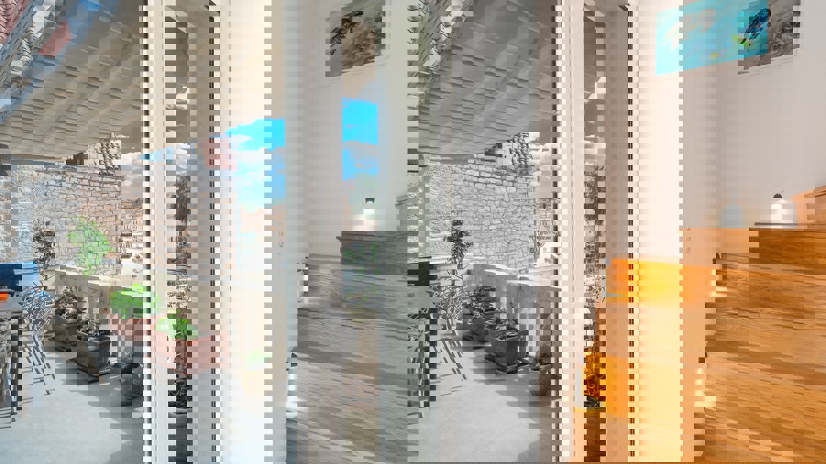 Eccezionale appartamento nel centro della città con terrazza e vista mare