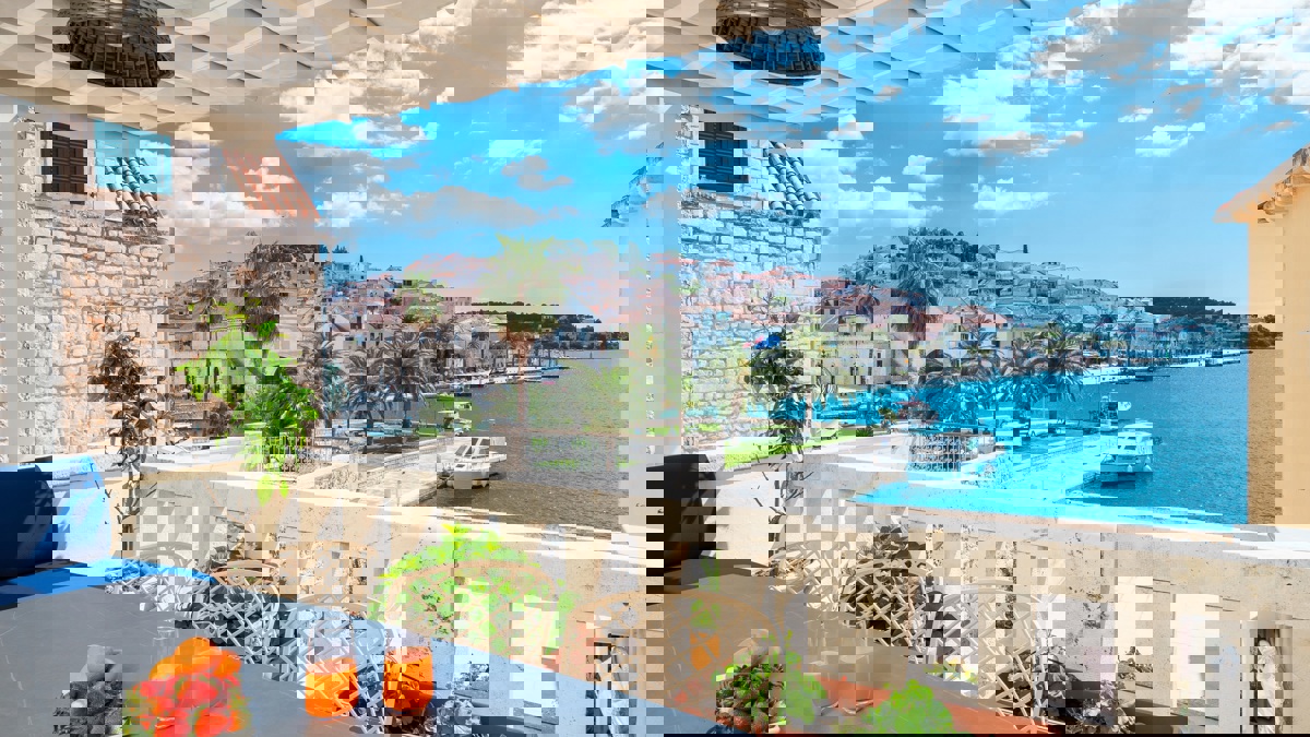 Eccezionale appartamento nel centro della città con terrazza e vista mare