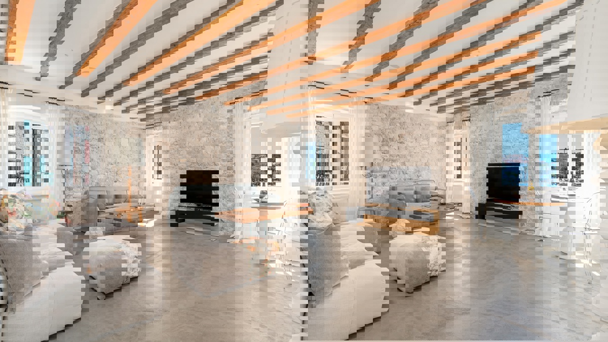 Eccezionale appartamento nel centro della città con terrazza e vista mare