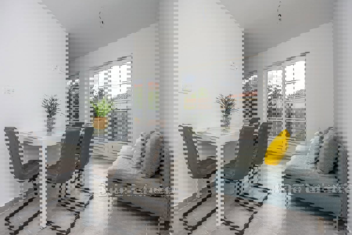 Moderno appartamento in un nuovo edificio con vista sul mare