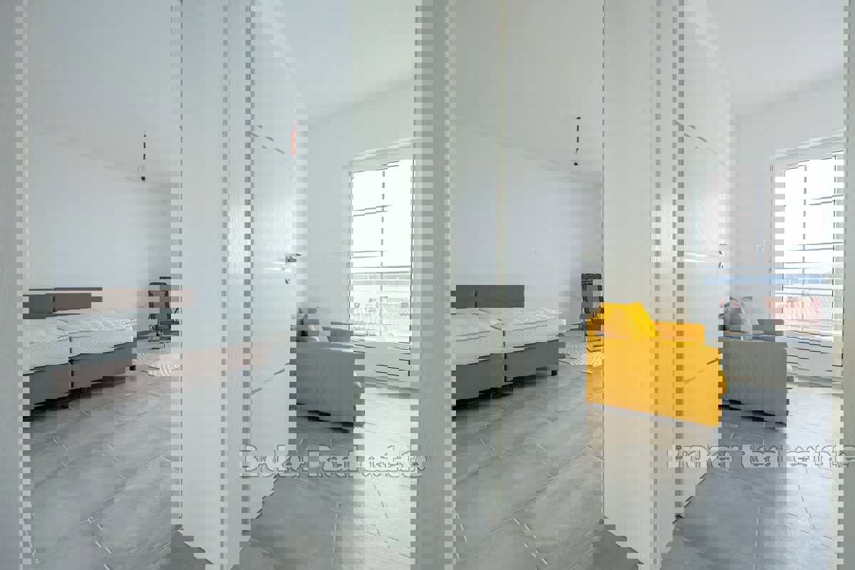 Moderno appartamento in un nuovo edificio con vista sul mare