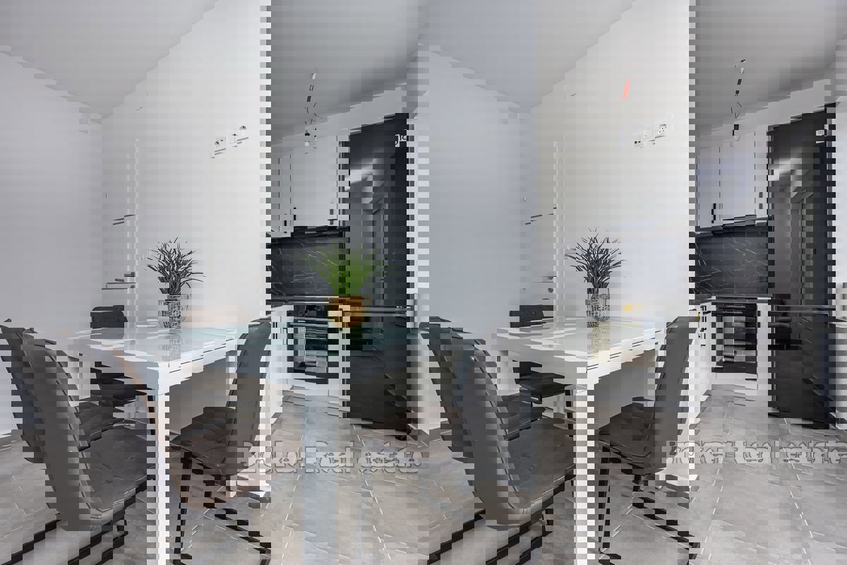 Moderno appartamento in un nuovo edificio con vista sul mare