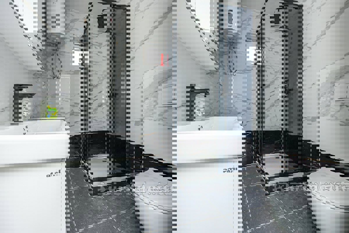 Moderno appartamento in un nuovo edificio con vista sul mare