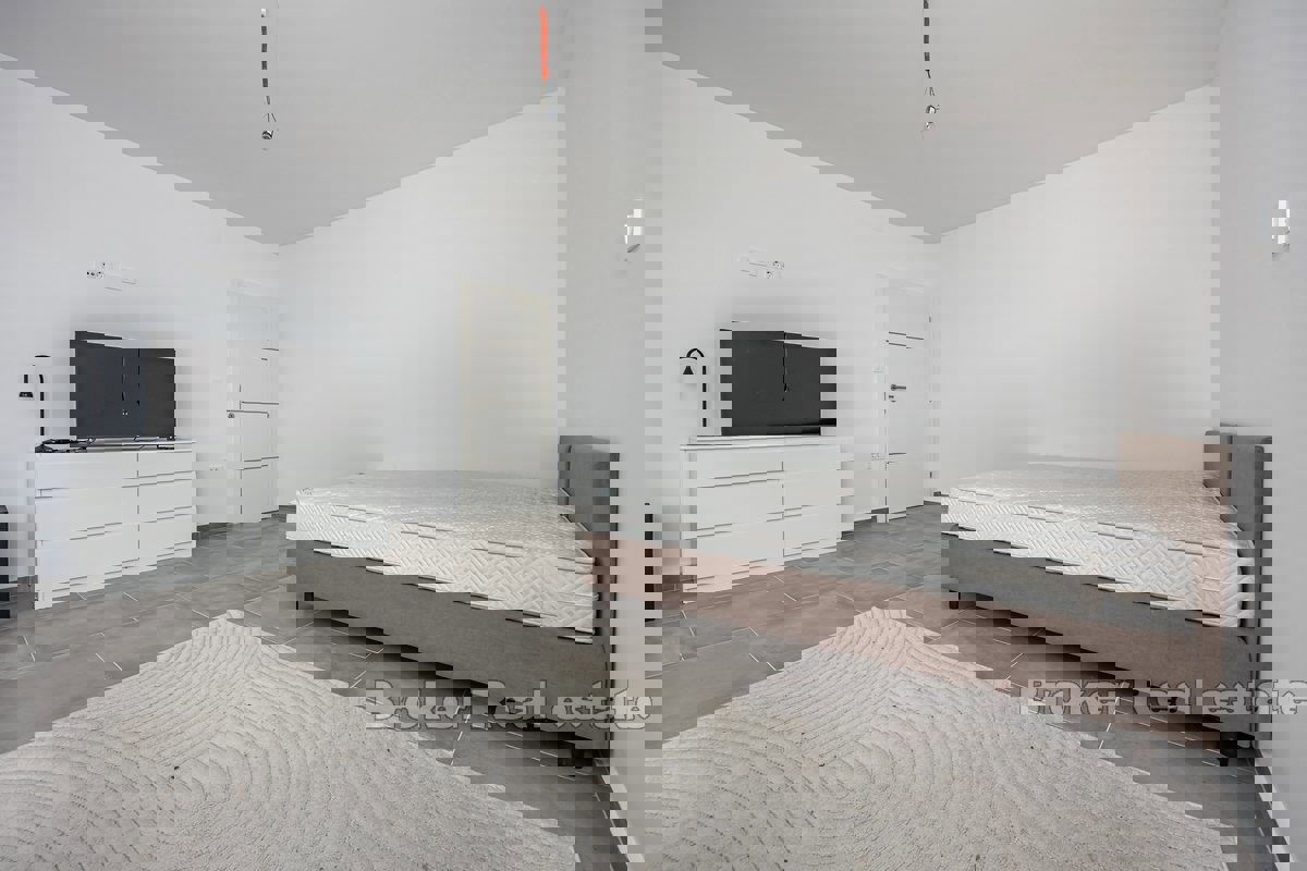 Moderno appartamento in un nuovo edificio con vista sul mare