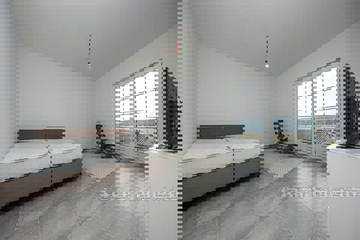 Moderno appartamento in un nuovo edificio con vista sul mare