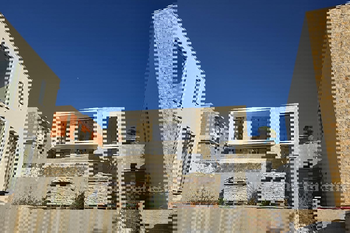 Villa in un complesso esclusivo con vista mare