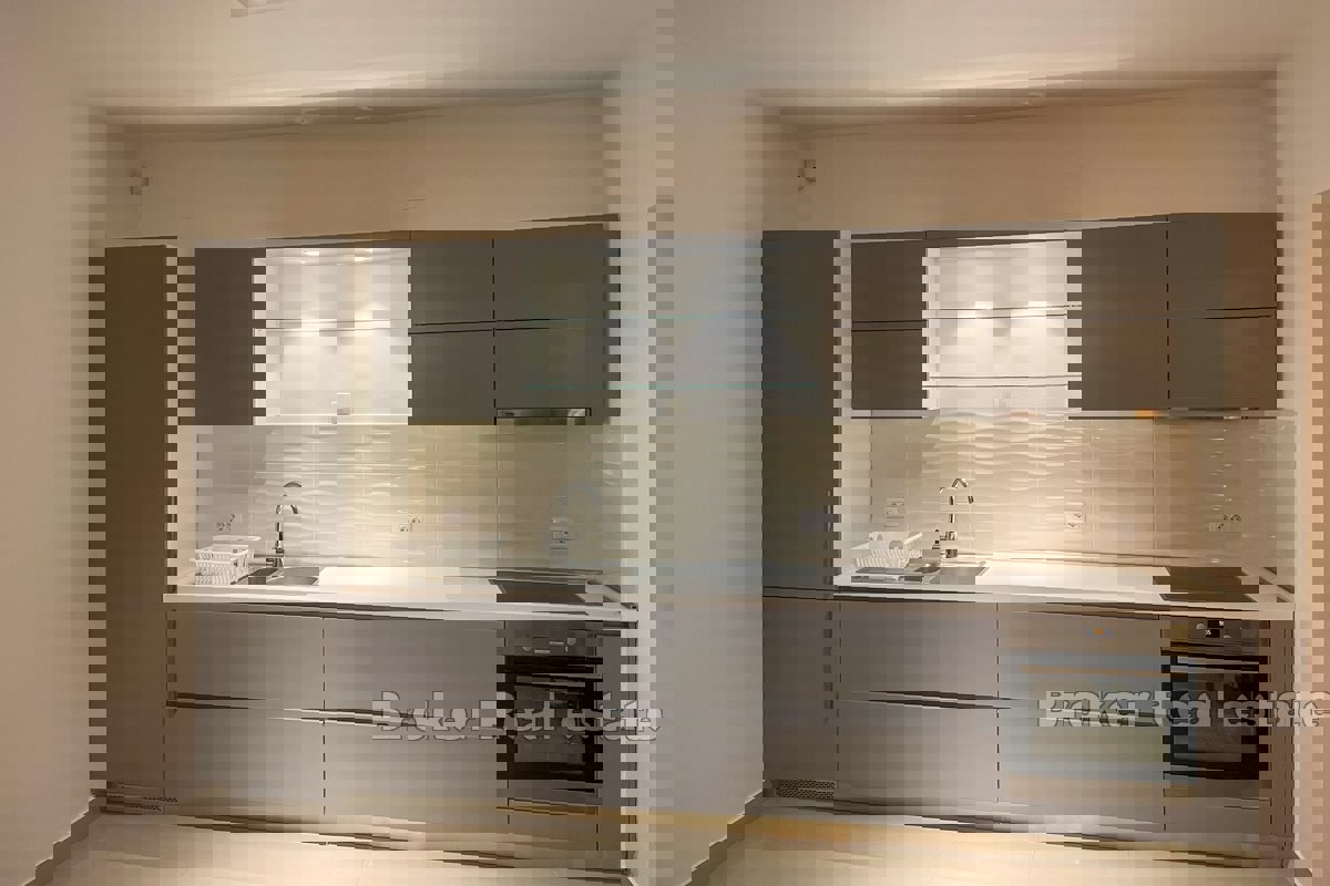 Villa in pietra ristrutturata in posizione privilegiata di fronte alla spiaggia