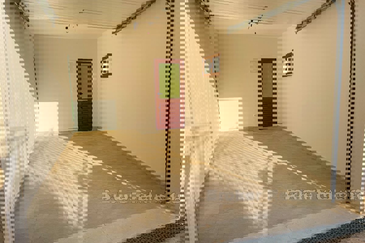 Villa in pietra ristrutturata in posizione privilegiata di fronte alla spiaggia