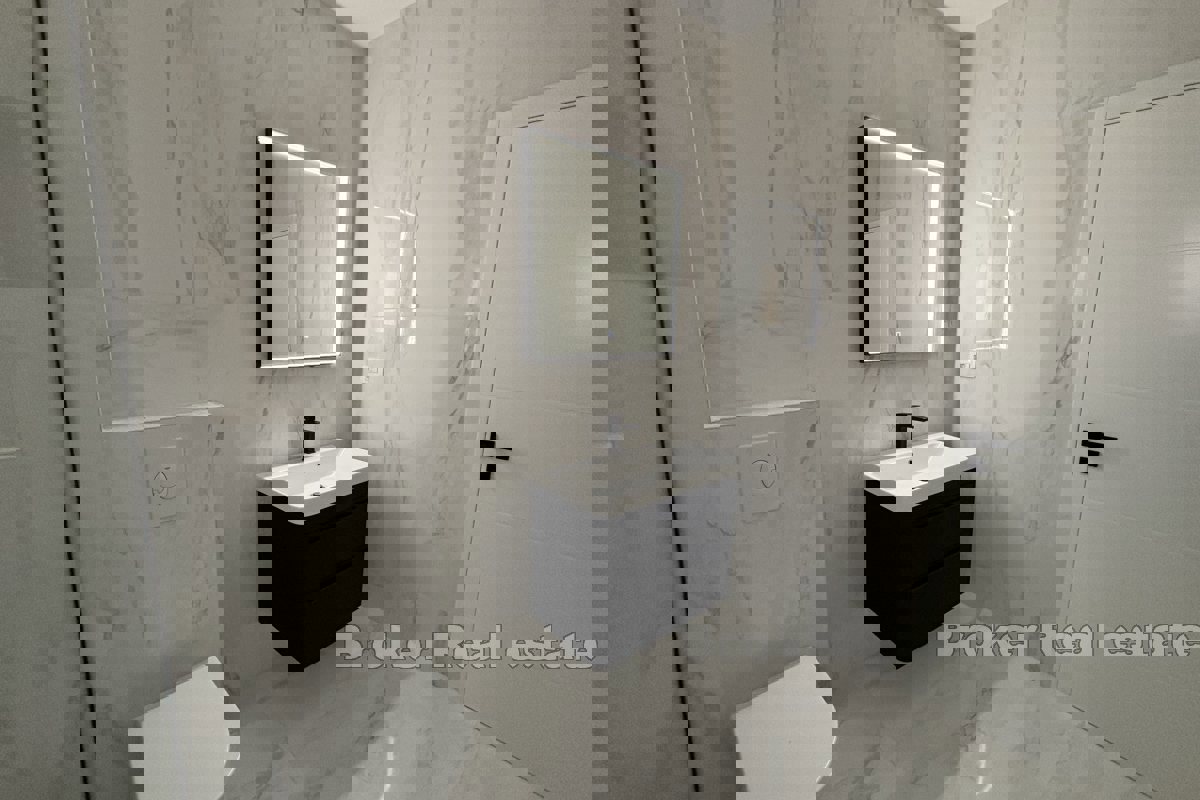 Spazioso attico con vista mare