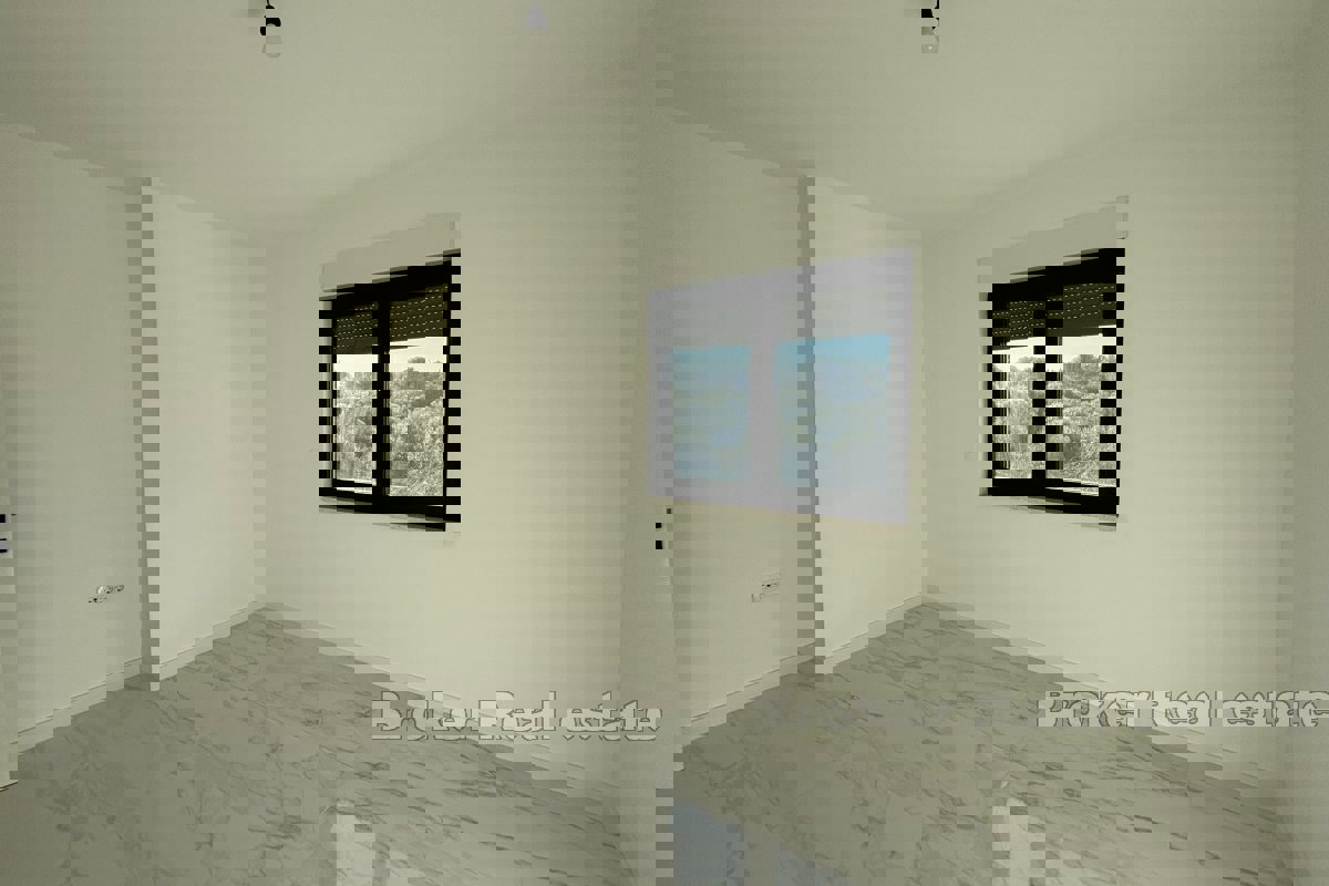 Spazioso attico con vista mare