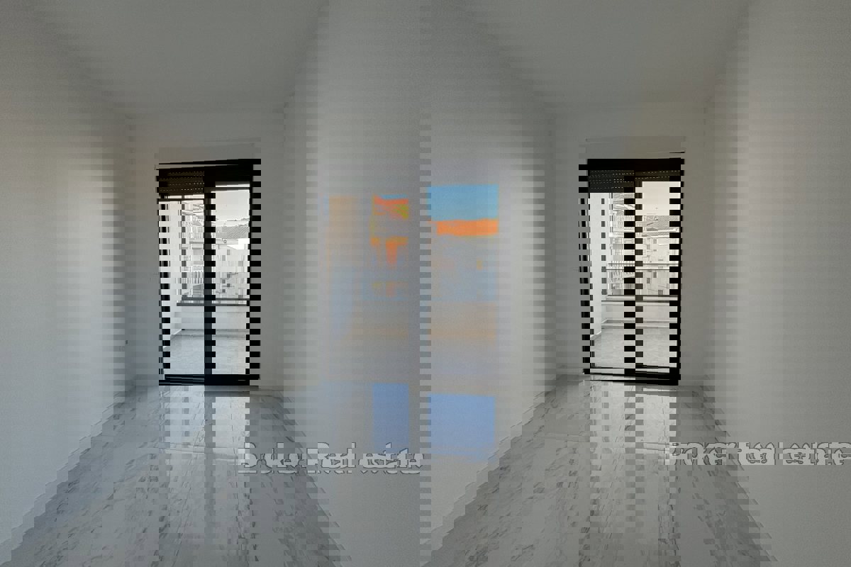 Spazioso attico con vista mare