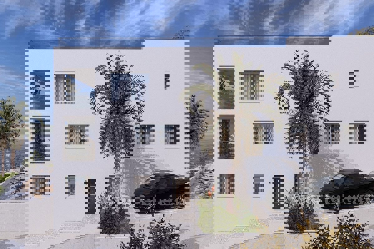 Appartamento di lusso con giardino e piscina in prima fila per il mare