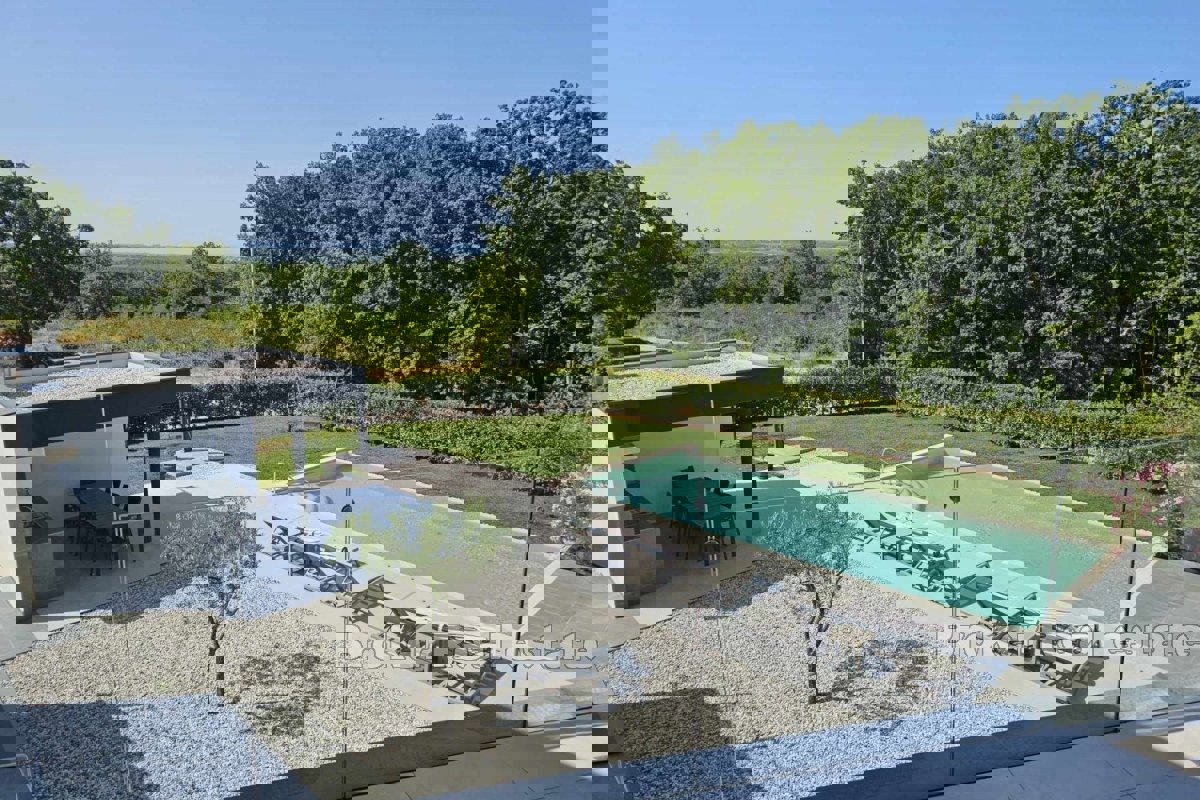 Villa di lusso in posizione tranquilla immersa nel verde