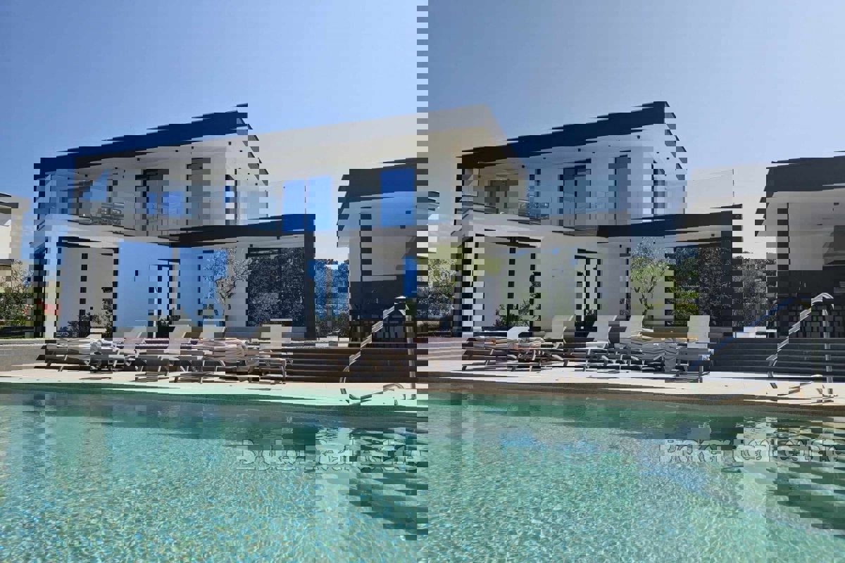 Villa di lusso in posizione tranquilla immersa nel verde