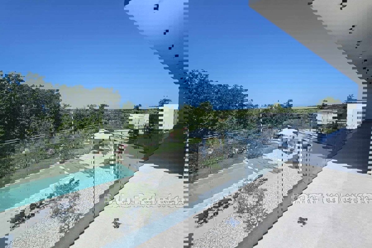 Villa di lusso in posizione tranquilla immersa nel verde