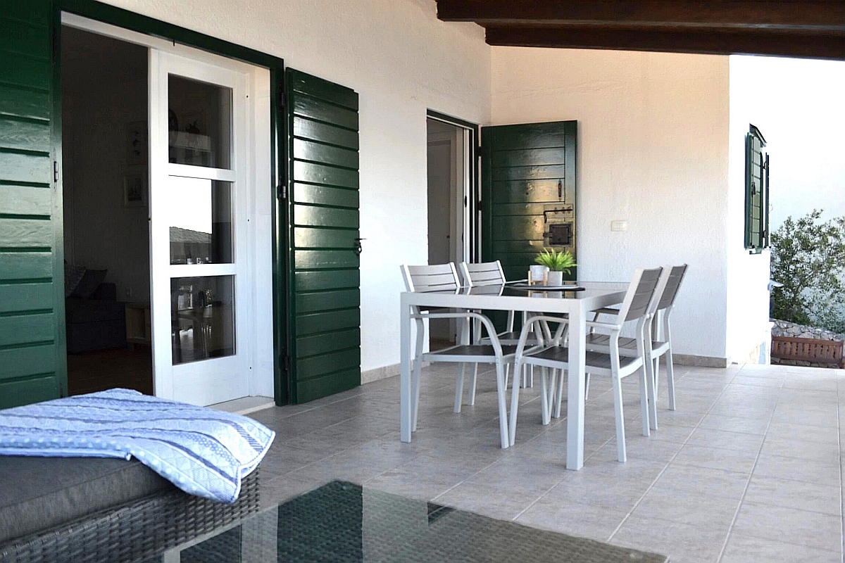 Prima fila al mare, graziosa casa con piscina