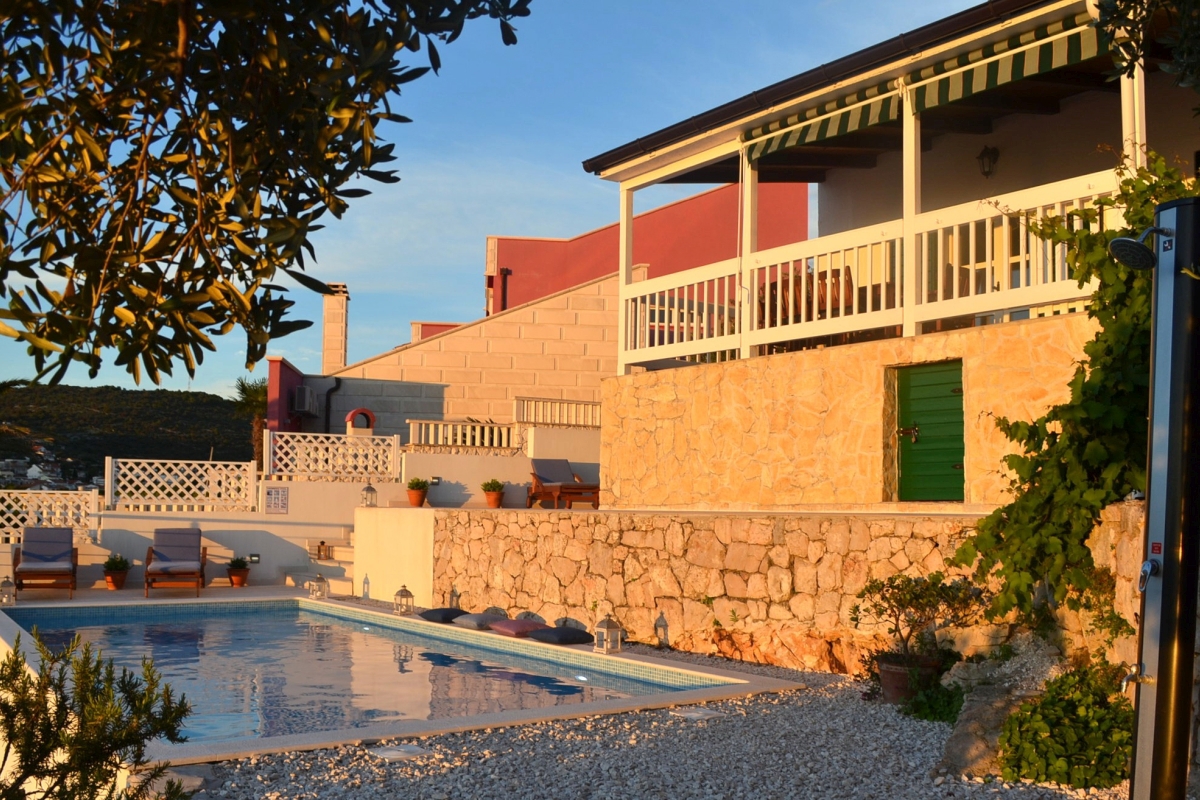 Prima fila al mare, graziosa casa con piscina