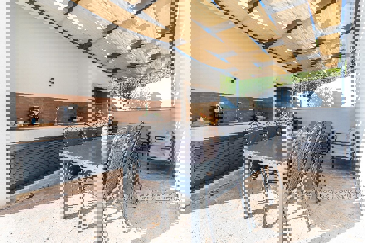 Villa di lusso con piscina e vista mare