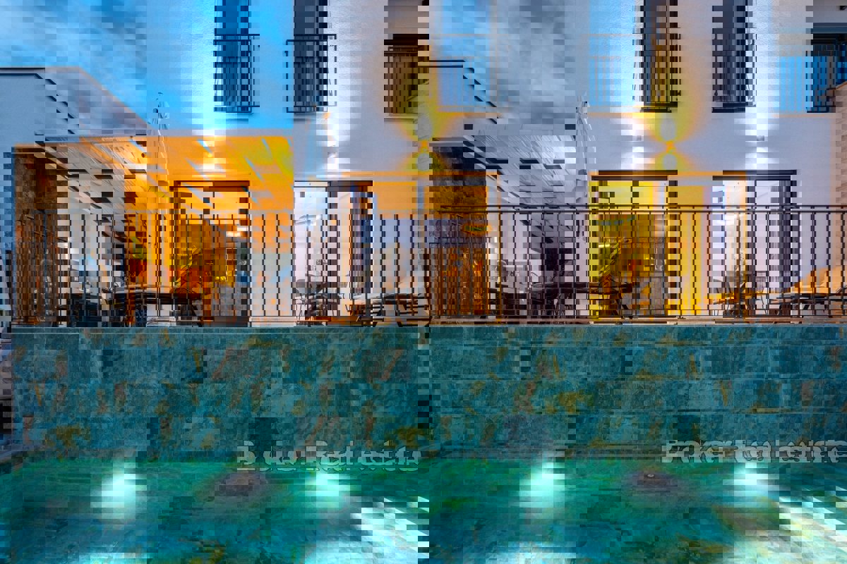 Villa di lusso con piscina e vista mare