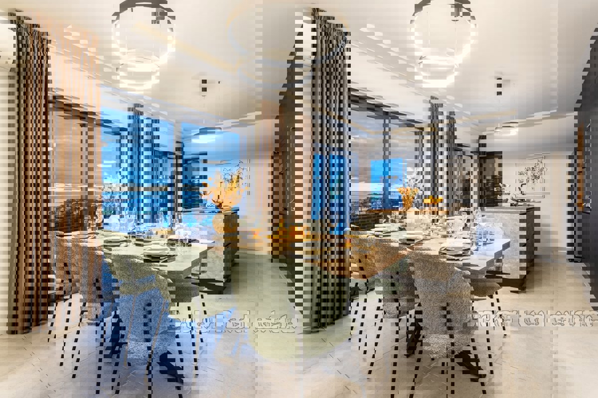 Villa di lusso con piscina e vista mare