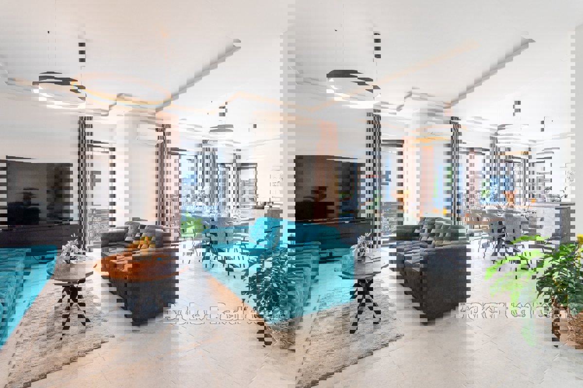 Villa di lusso con piscina e vista mare