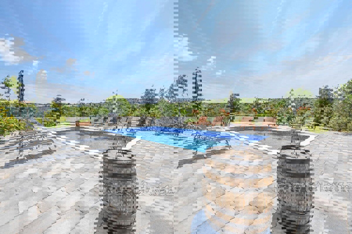 Villa con piscina vicino a Rogoznica