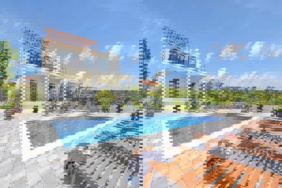 Villa con piscina vicino a Rogoznica