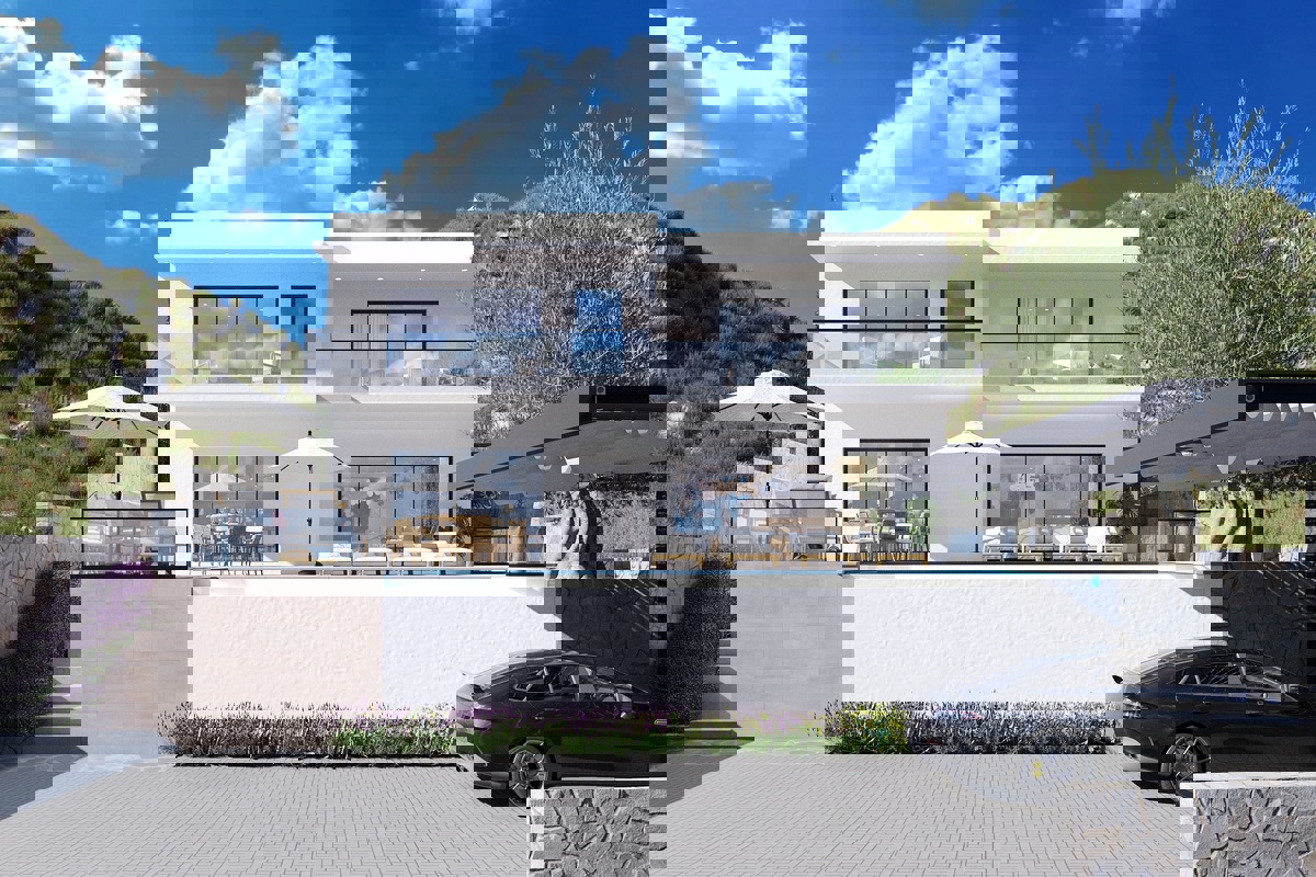 Villa in costruzione con vista mare