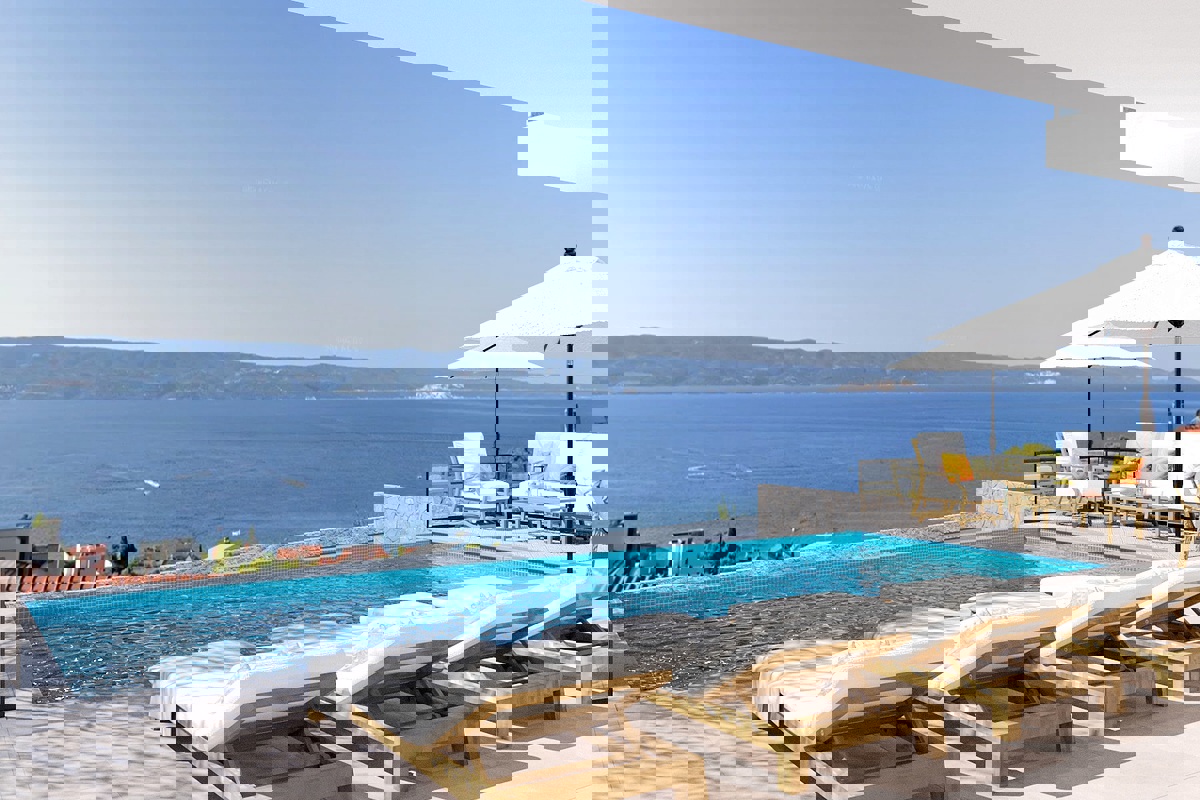 Villa in costruzione con vista mare