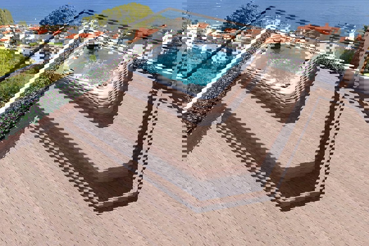 Villa in costruzione con vista mare