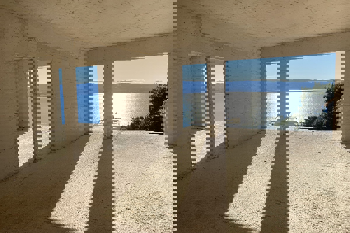 Villa in costruzione con vista mare