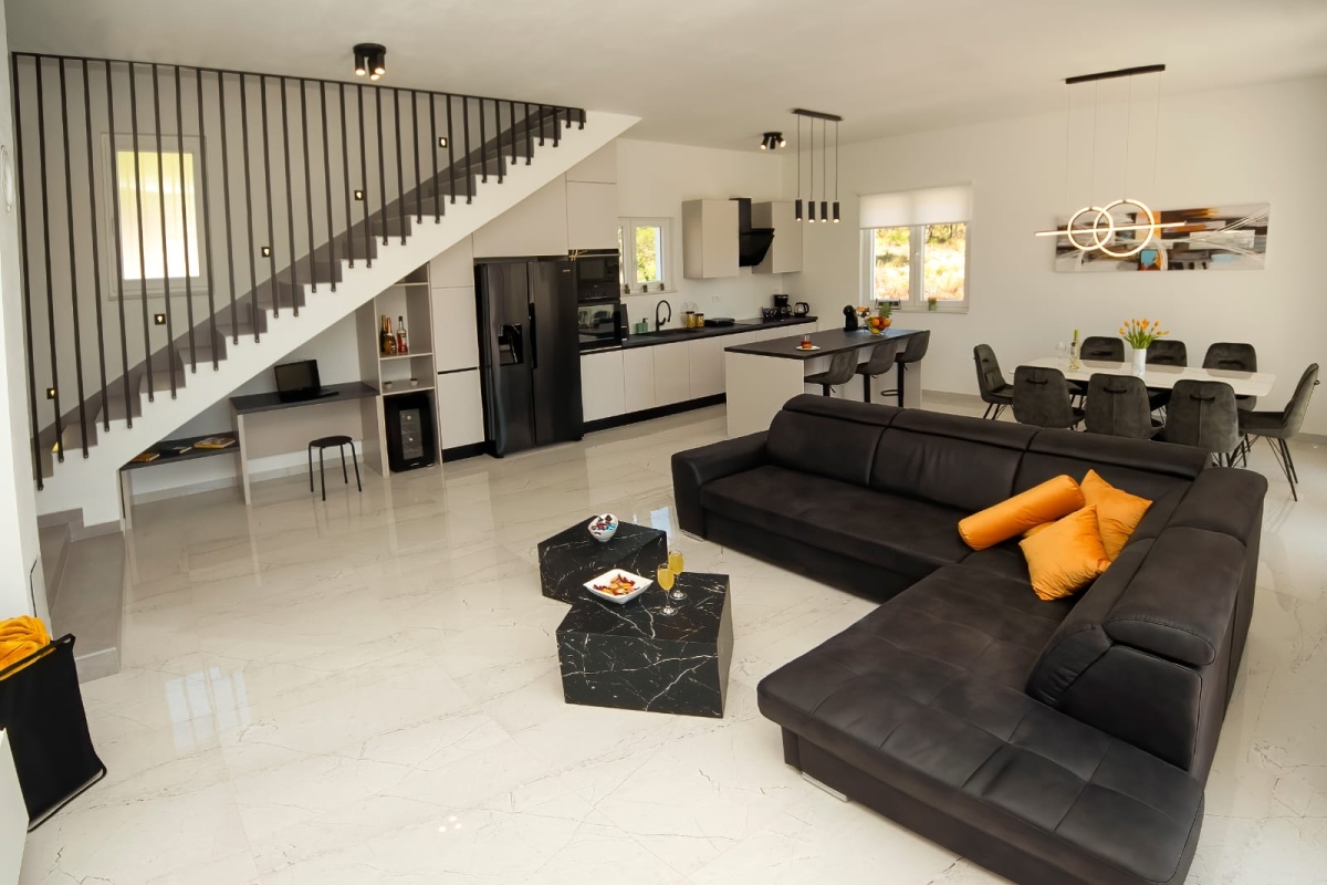 Villa moderna con piscina