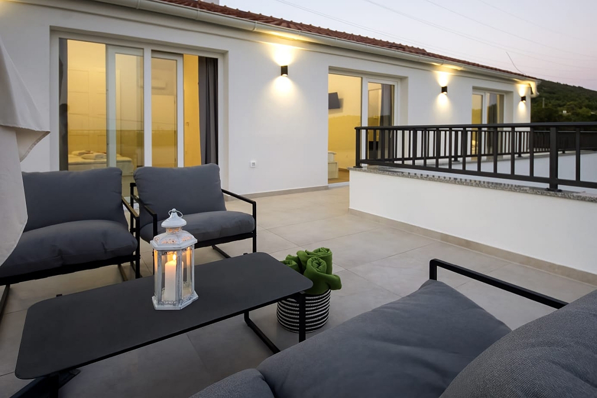 Villa moderna con piscina