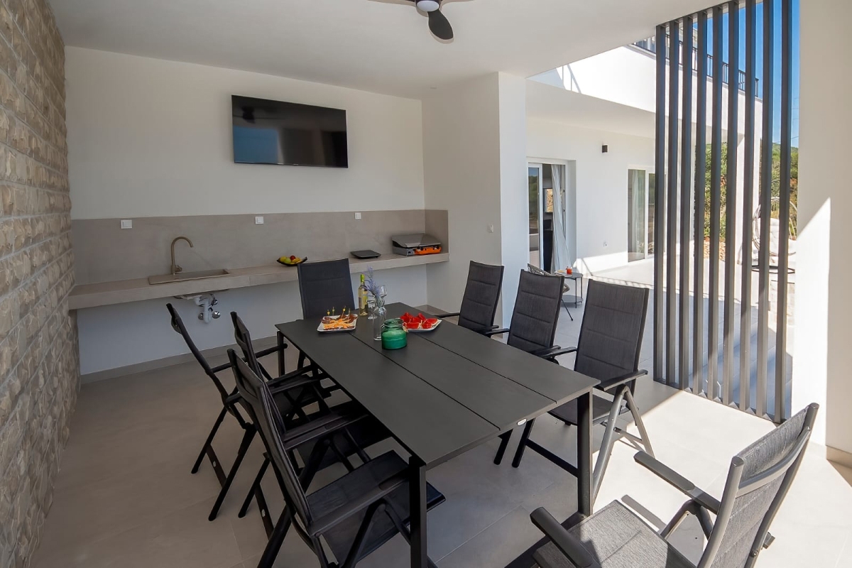 Villa moderna con piscina