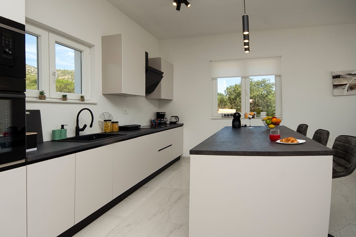 Villa moderna con piscina