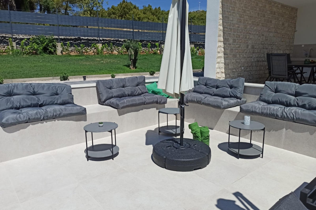 Villa moderna con piscina