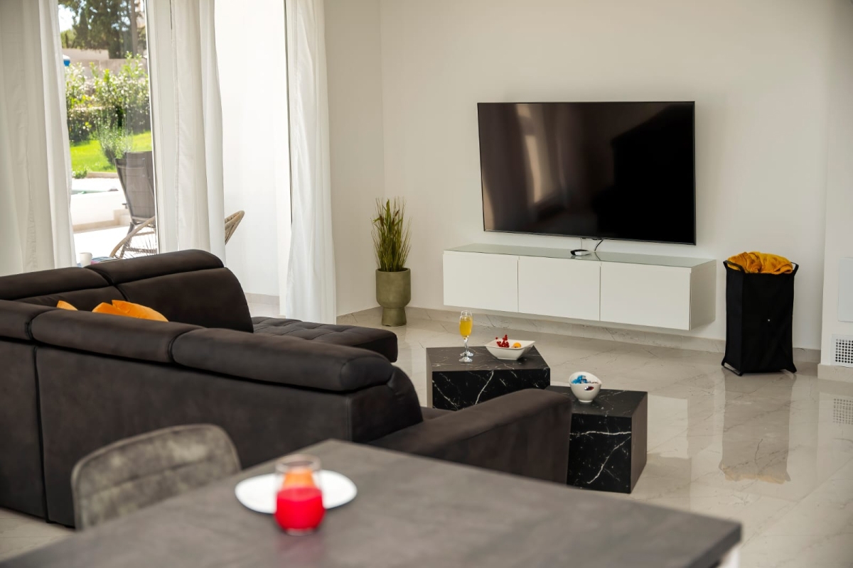 Villa moderna con piscina