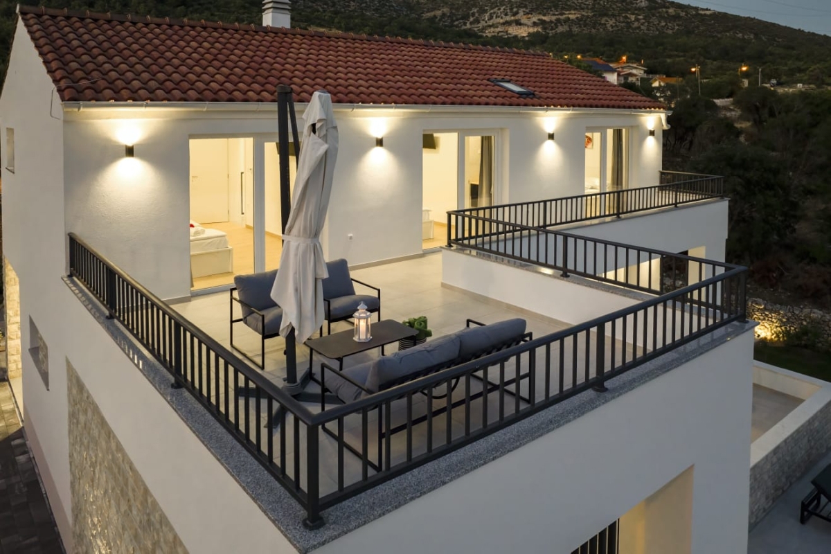 Villa moderna con piscina